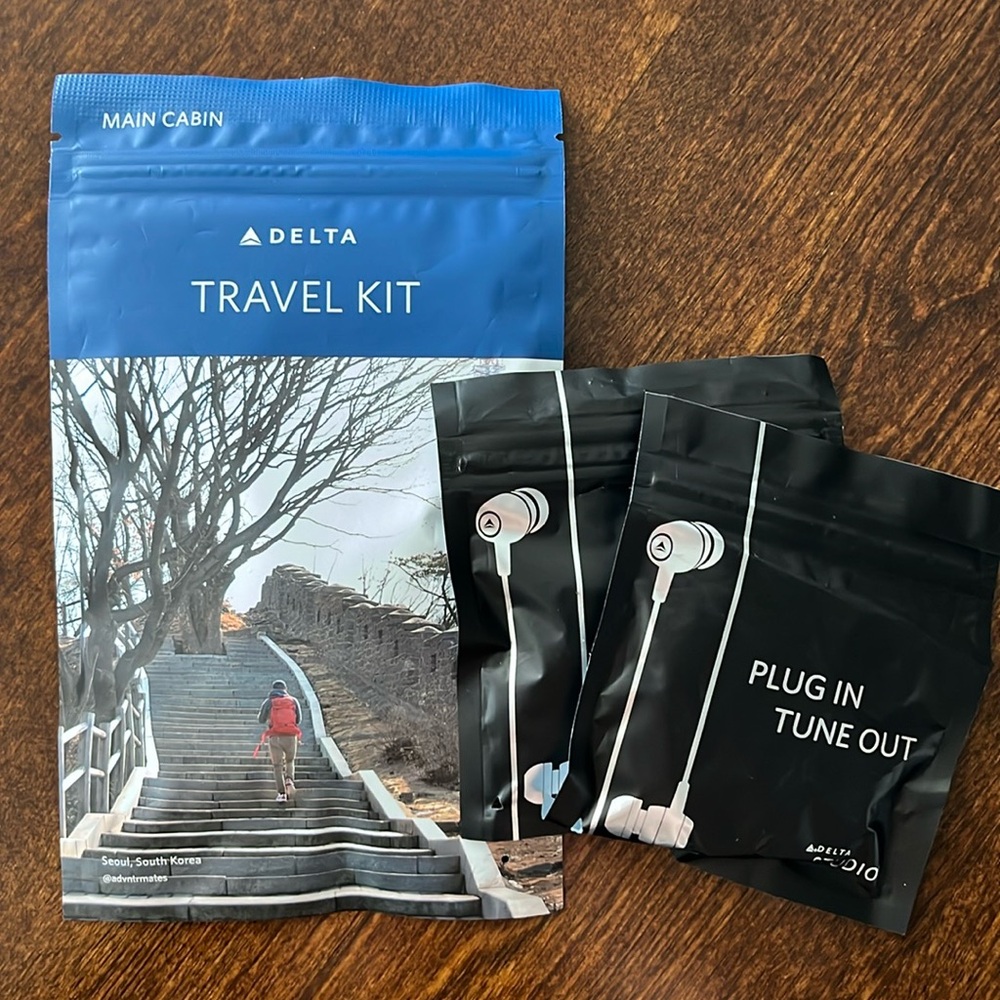 Unopened delta airlines travel kit & 2 plug in tune out